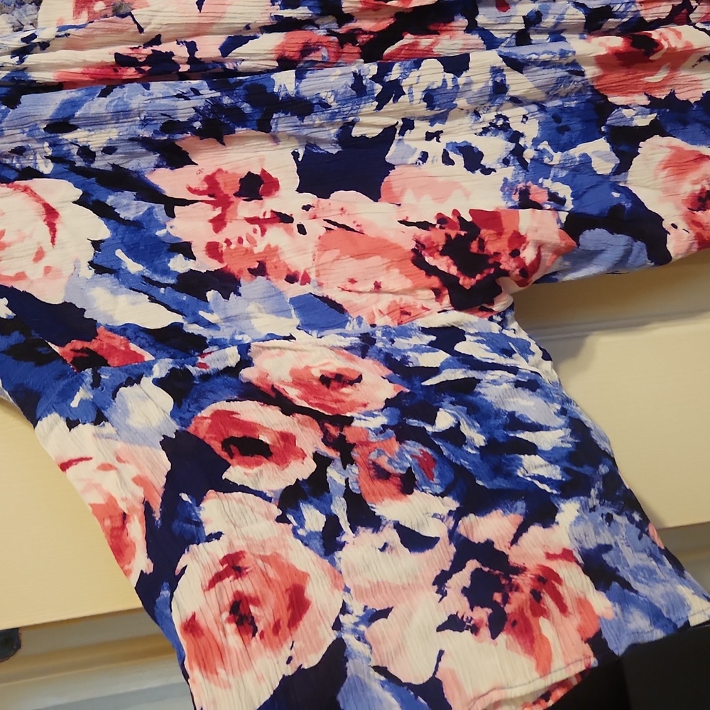 Beautiful Pink Blush Floral Robe - Picture 4 of 10